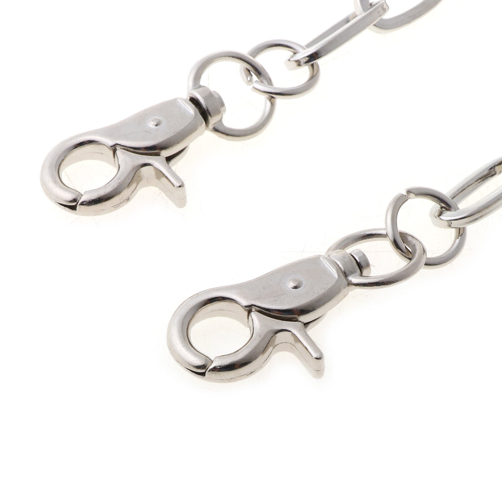 Punk metal chain with pointed rivets