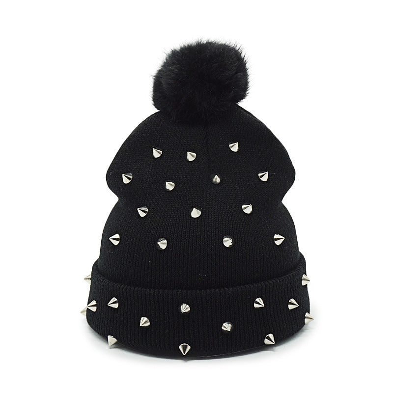 WARM WOOL BEANIE WITH METAL RIVETS