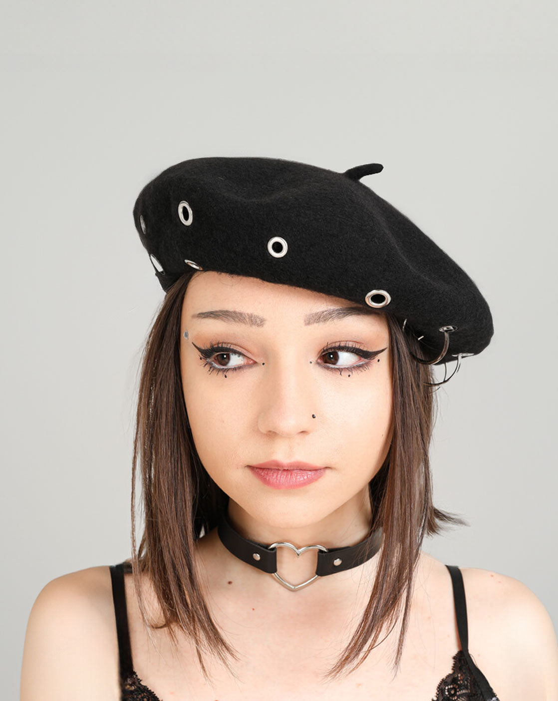 Urban edge wool beret with iron ring accents