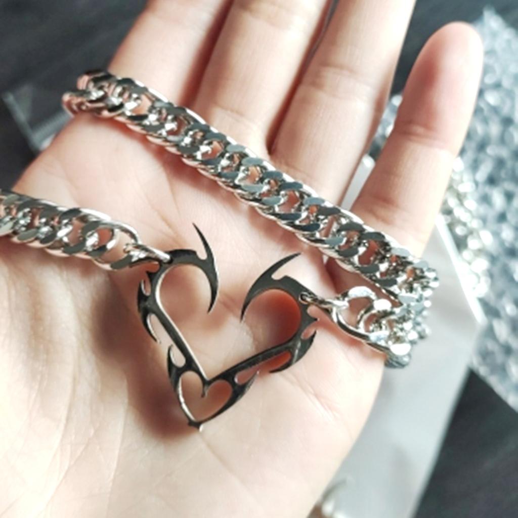 VALIANT HEART CHAIN NECKLACE