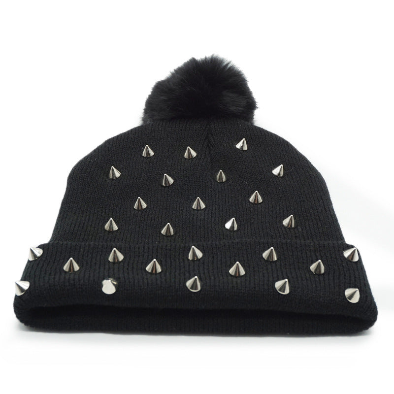 WARM WOOL BEANIE WITH METAL RIVETS