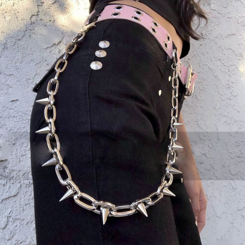 Punk metal chain with pointed rivets