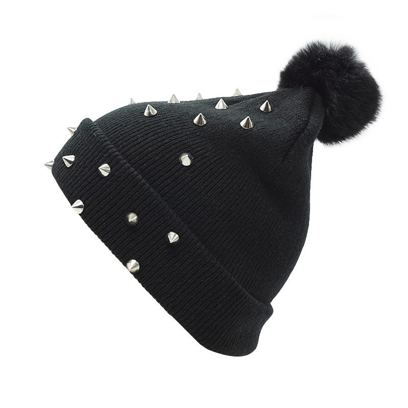 WARM WOOL BEANIE WITH METAL RIVETS