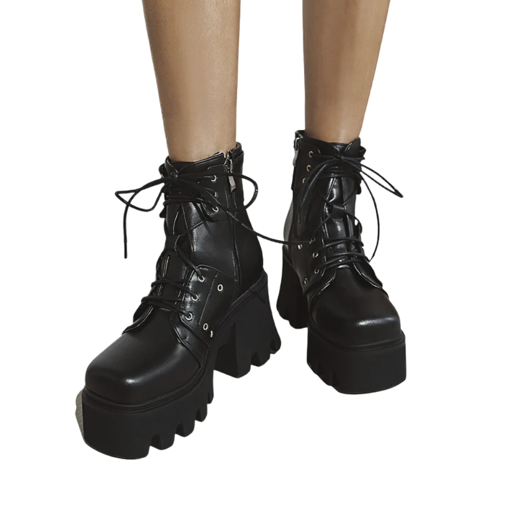 METAL RIVETS ANKEL BLACK BOOTS