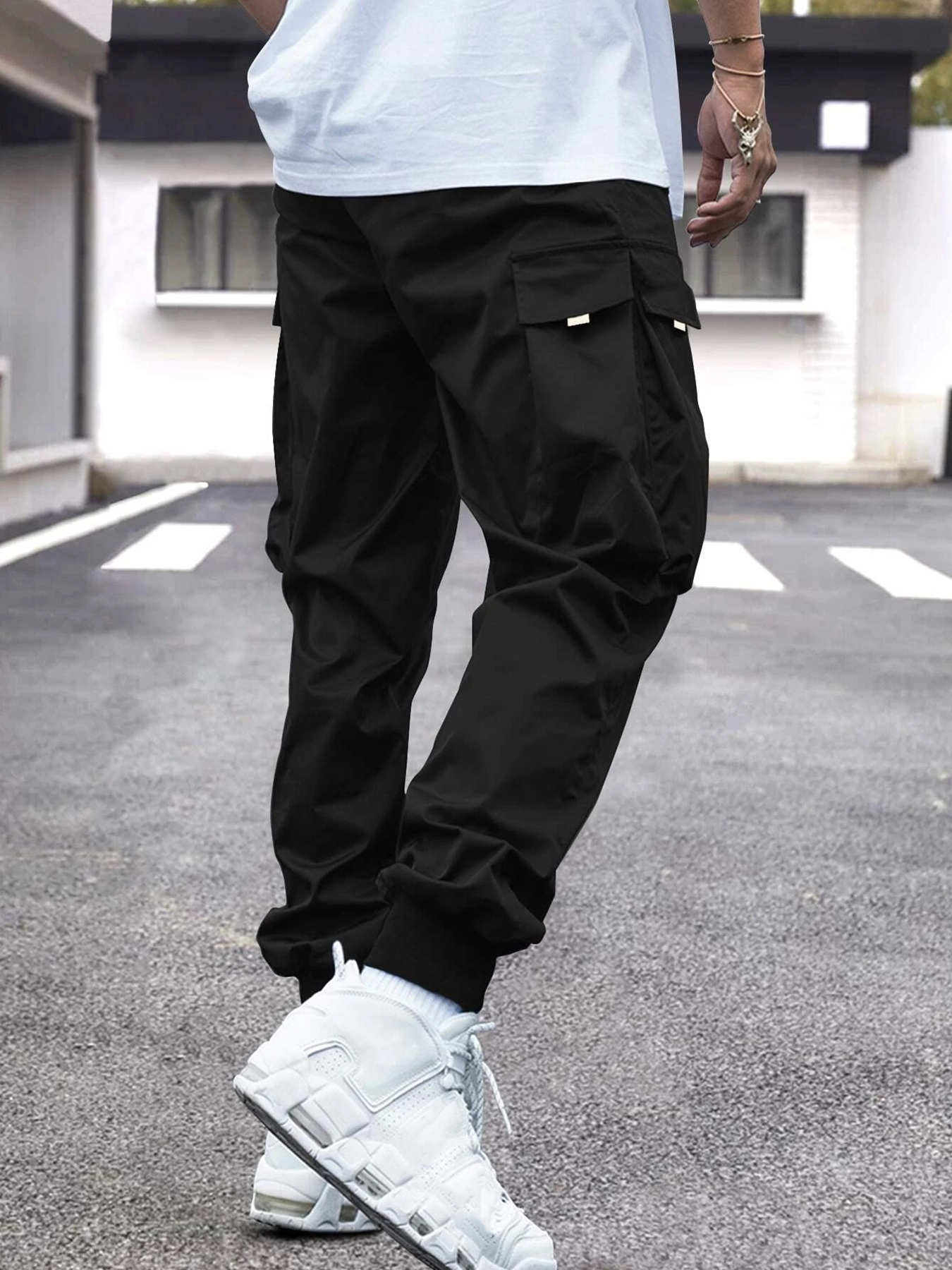 Pantalon cargo décontracté noir streetwear moderne