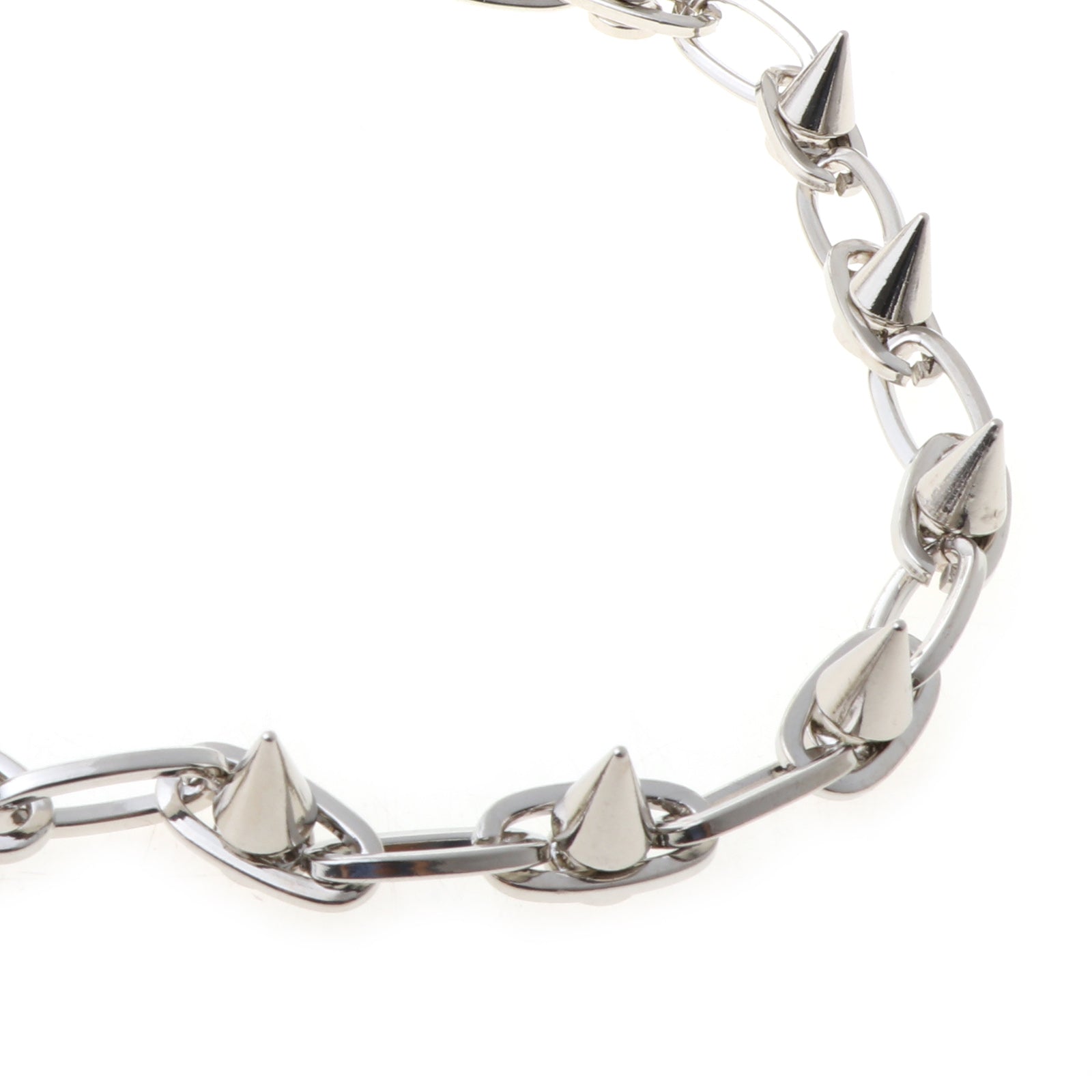 Punk metal chain with pointed rivets