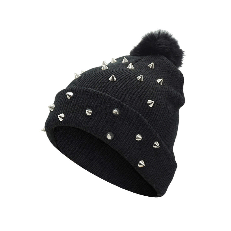 WARM WOOL BEANIE WITH METAL RIVETS