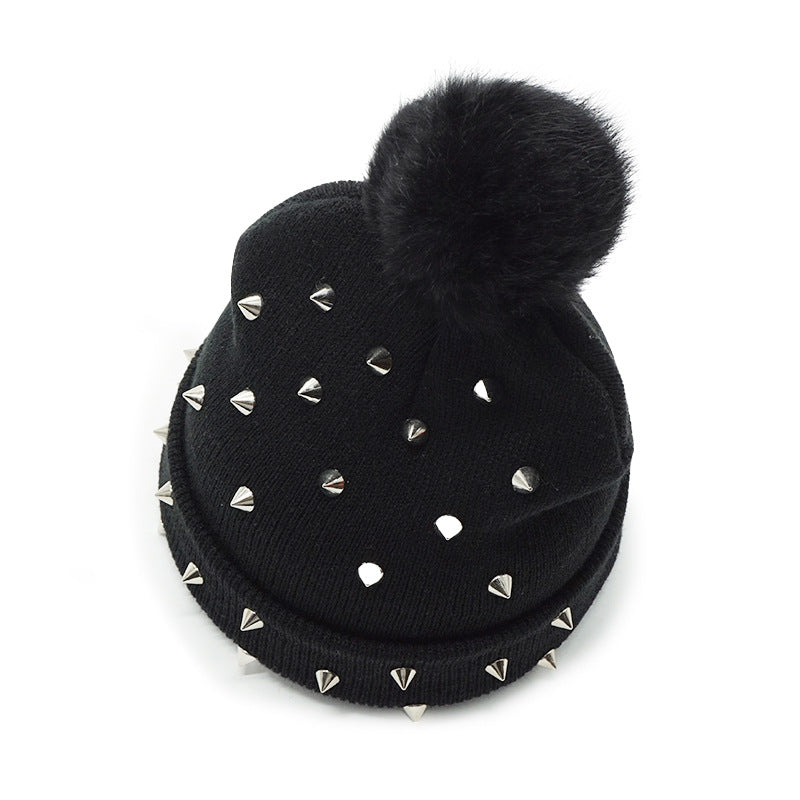 WARM WOOL BEANIE WITH METAL RIVETS